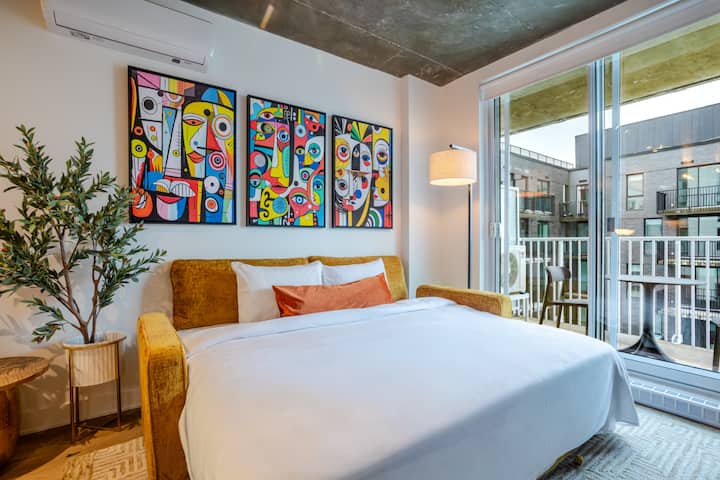 Chic Escape W/ Free Parking & Ev Charger - Montreal