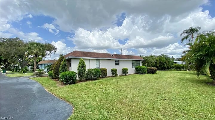 Beautiful Modern Villa Near Naples Beach! - Naples, FL