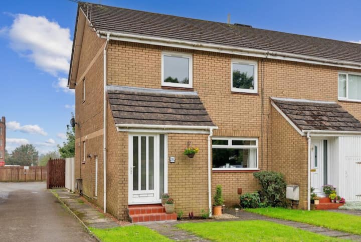 Modern & Spacious Flat In Glasgow’s West End - Paisley