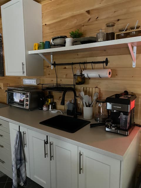 Top performing Airbnb: Private guest house, romantic spa-sauna hot tub in Clarington