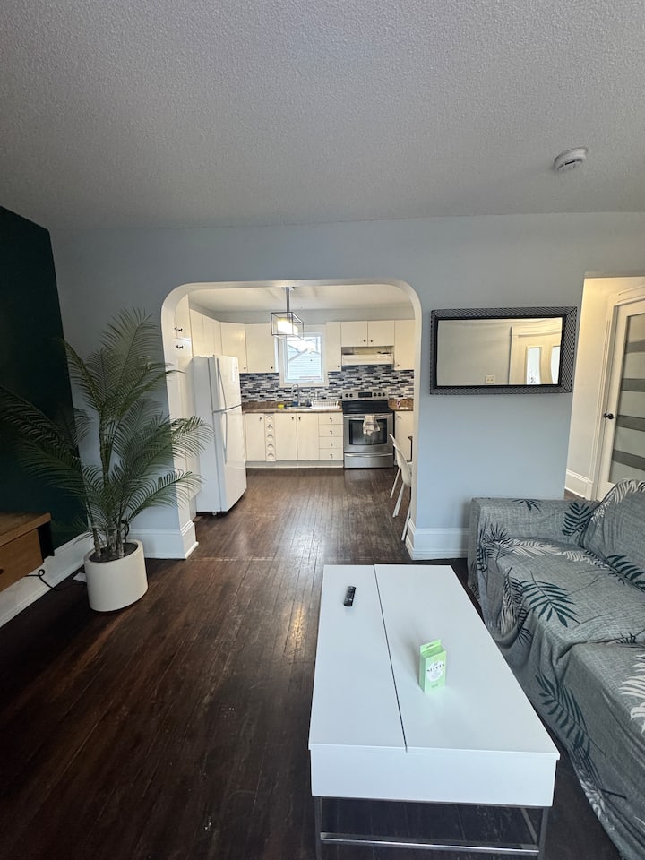 Cozy 3br Retreat-pet-friendly-15 Min To Ottawa - Gatineau