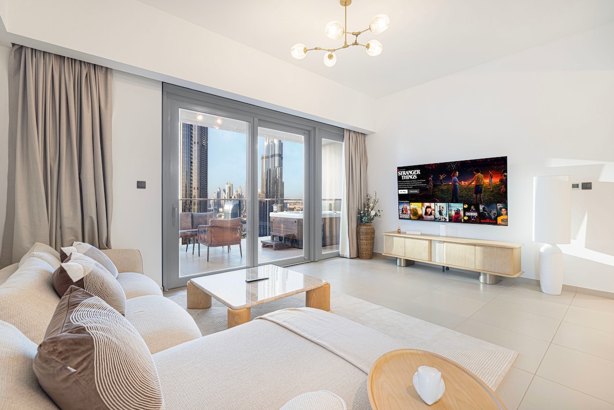 3 Bedroom Furnished Apartment | Act One / Act Two 2