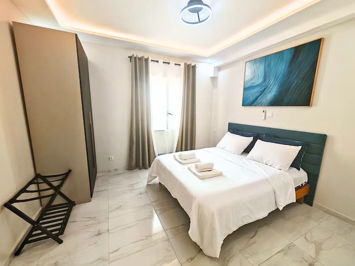 1 or 2 people = 1 bedroom. 
2 guests wanting 2 separate bedrooms = reservation for 3 guests. 
3/4 people = 2 bedrooms.