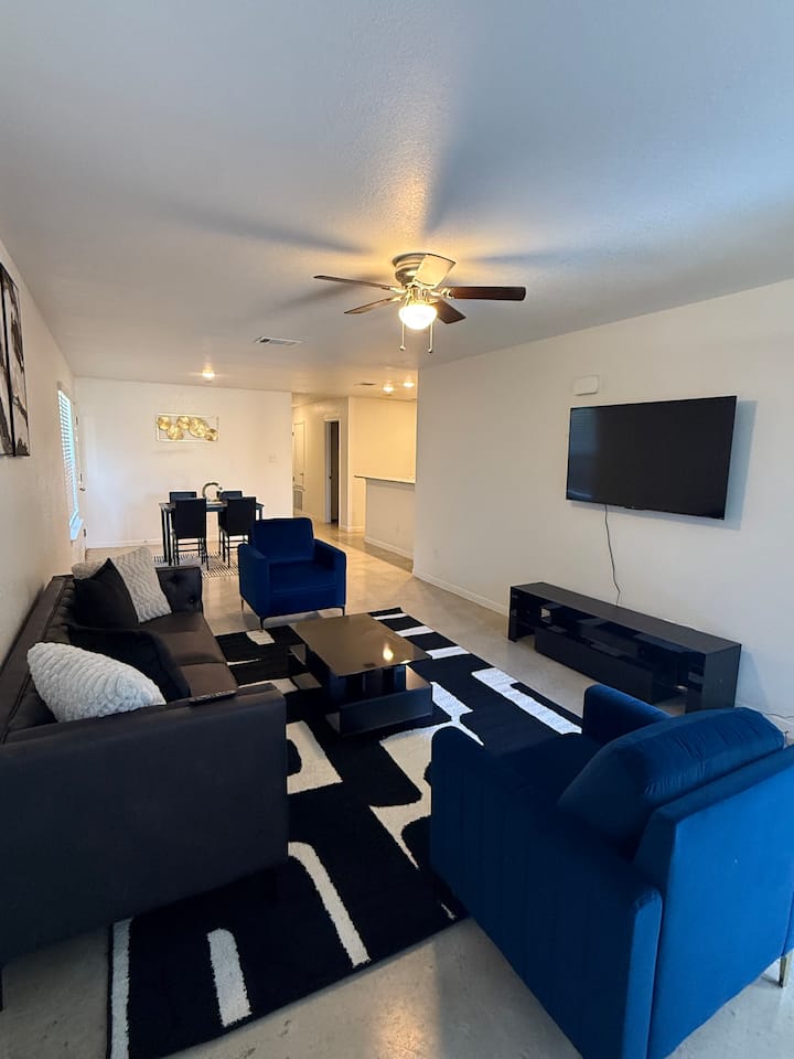 A Modern And Sophisticated Stay! - Killeen, TX
