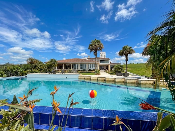 Hotelroom+pool+breakfast-nearsalentofilandia - Salento