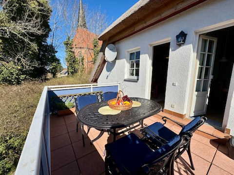 Top Airbnb: App.02 Boddenblick-Alte Pfarrscheune Wustrow in Wustrow