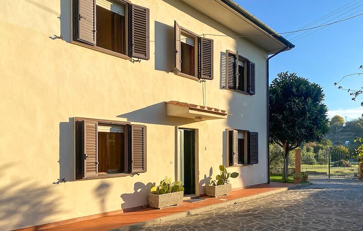 Gorgeous Home In Lari With House A Panoramic View - Pontedera