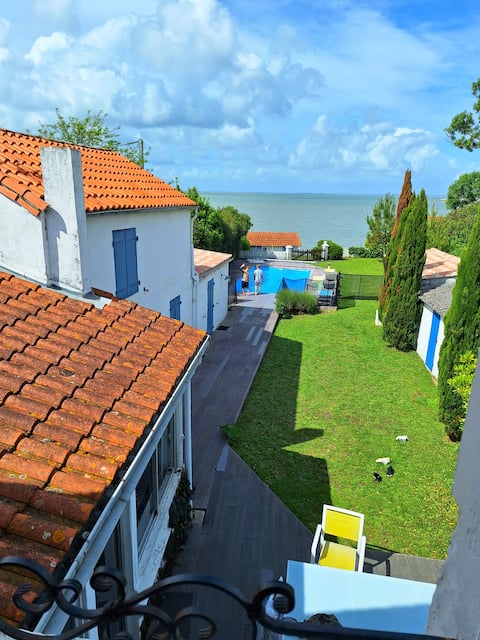 12/14pers facing the sea with pool