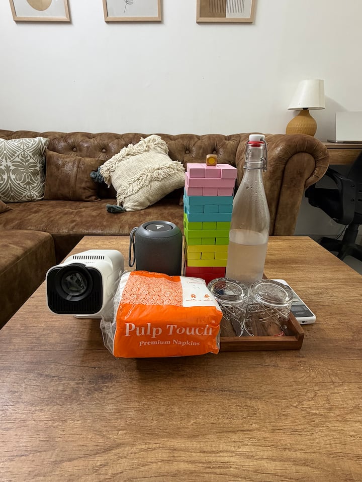 Airport 1bhk W/ Balcony/netflix/projector & Games - Gurugram