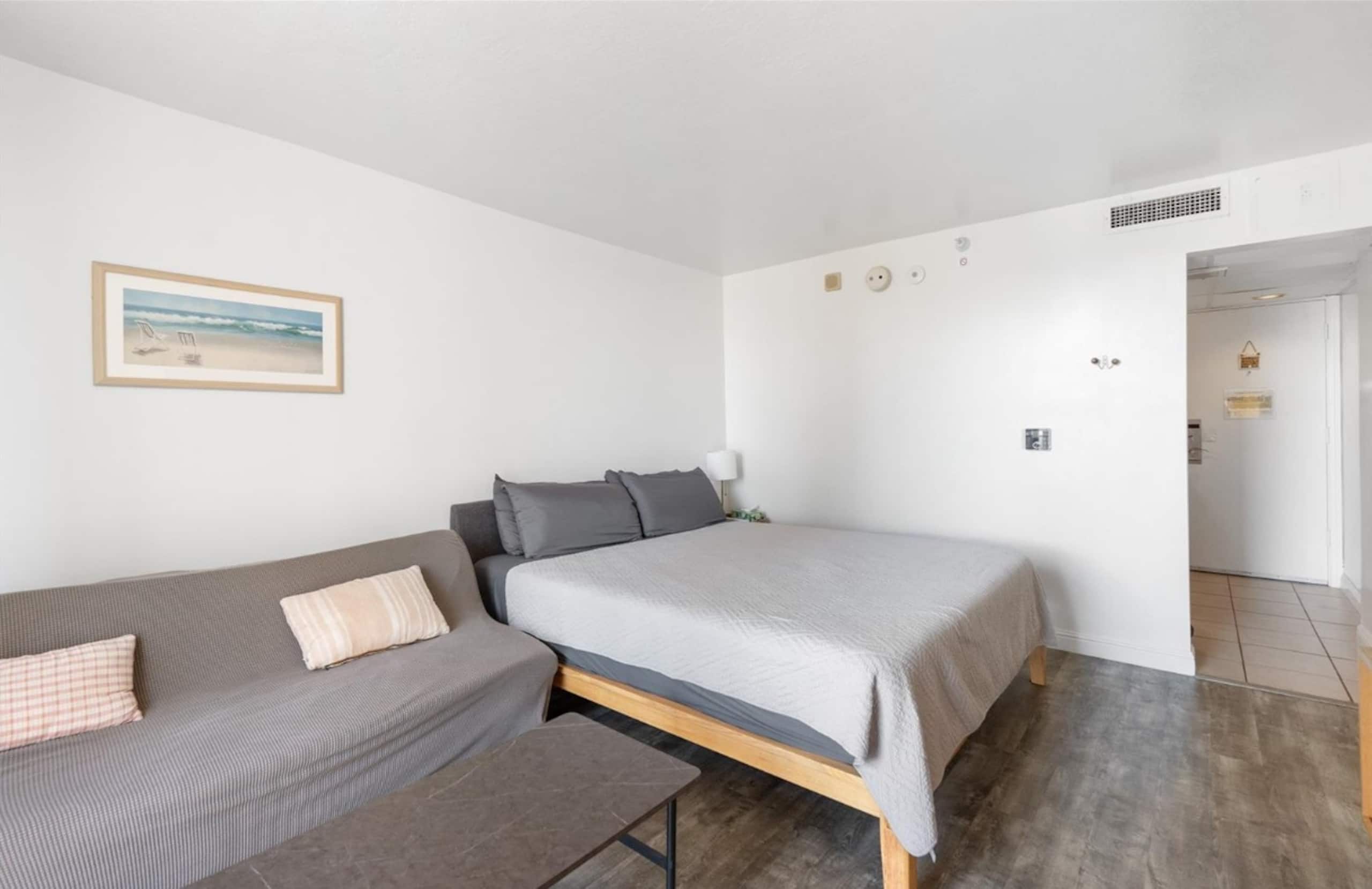 Waikiki Studio w/ Parking | City & Partial Ocean - Image 18