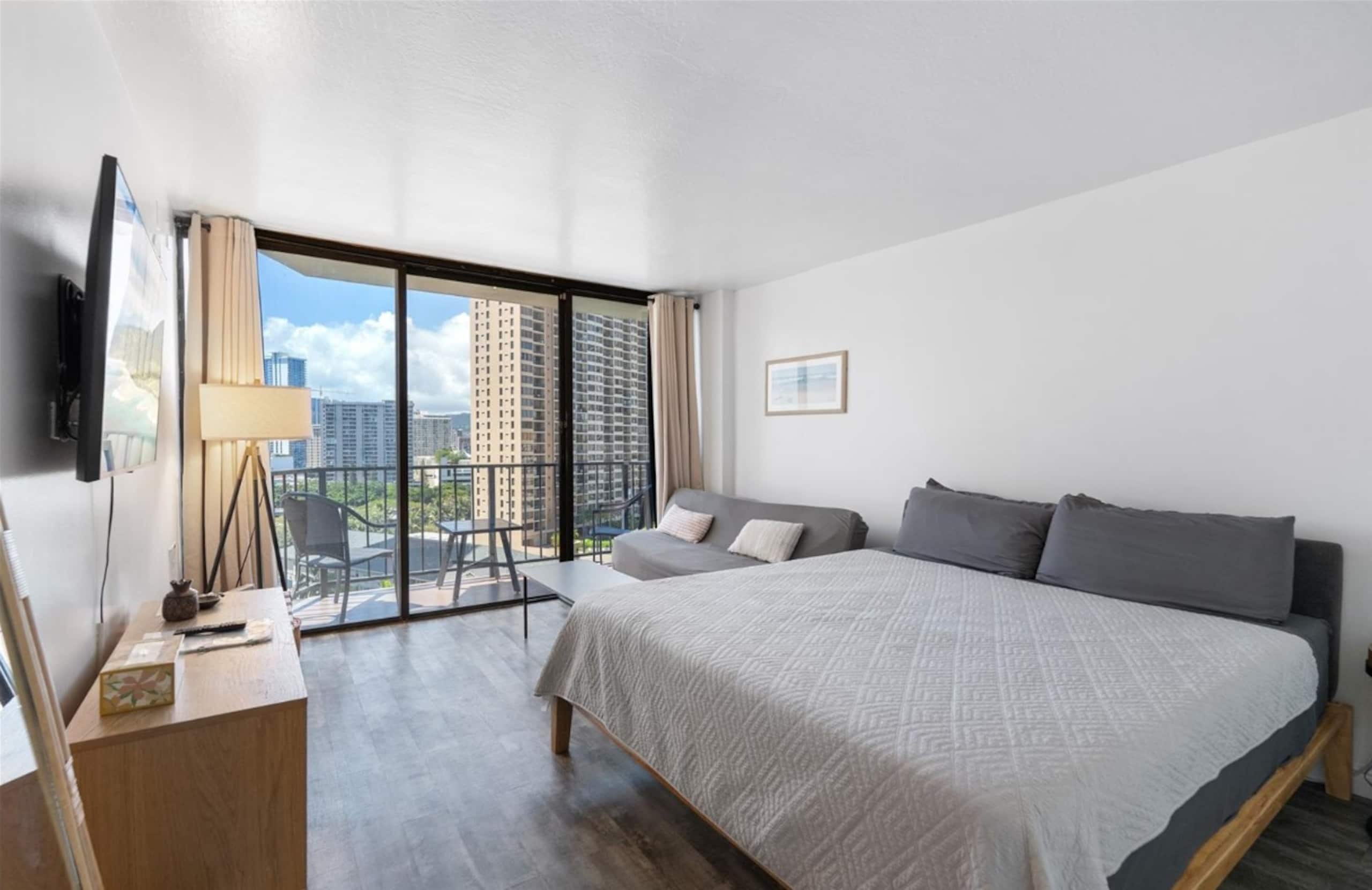 Waikiki Studio w/ Parking | City & Partial Ocean - Image 12