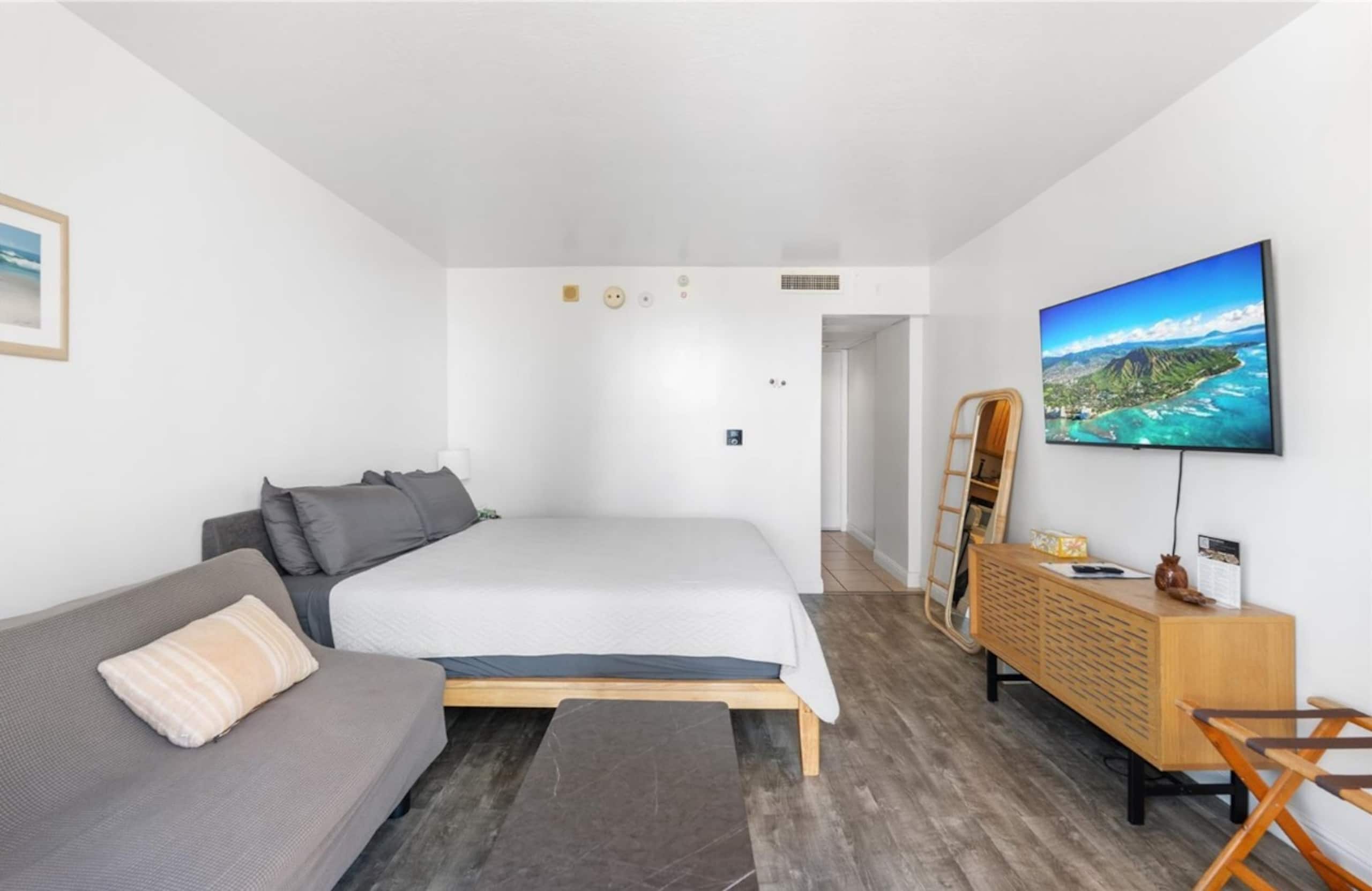 Waikiki Studio w/ Parking | City & Partial Ocean - Image 16