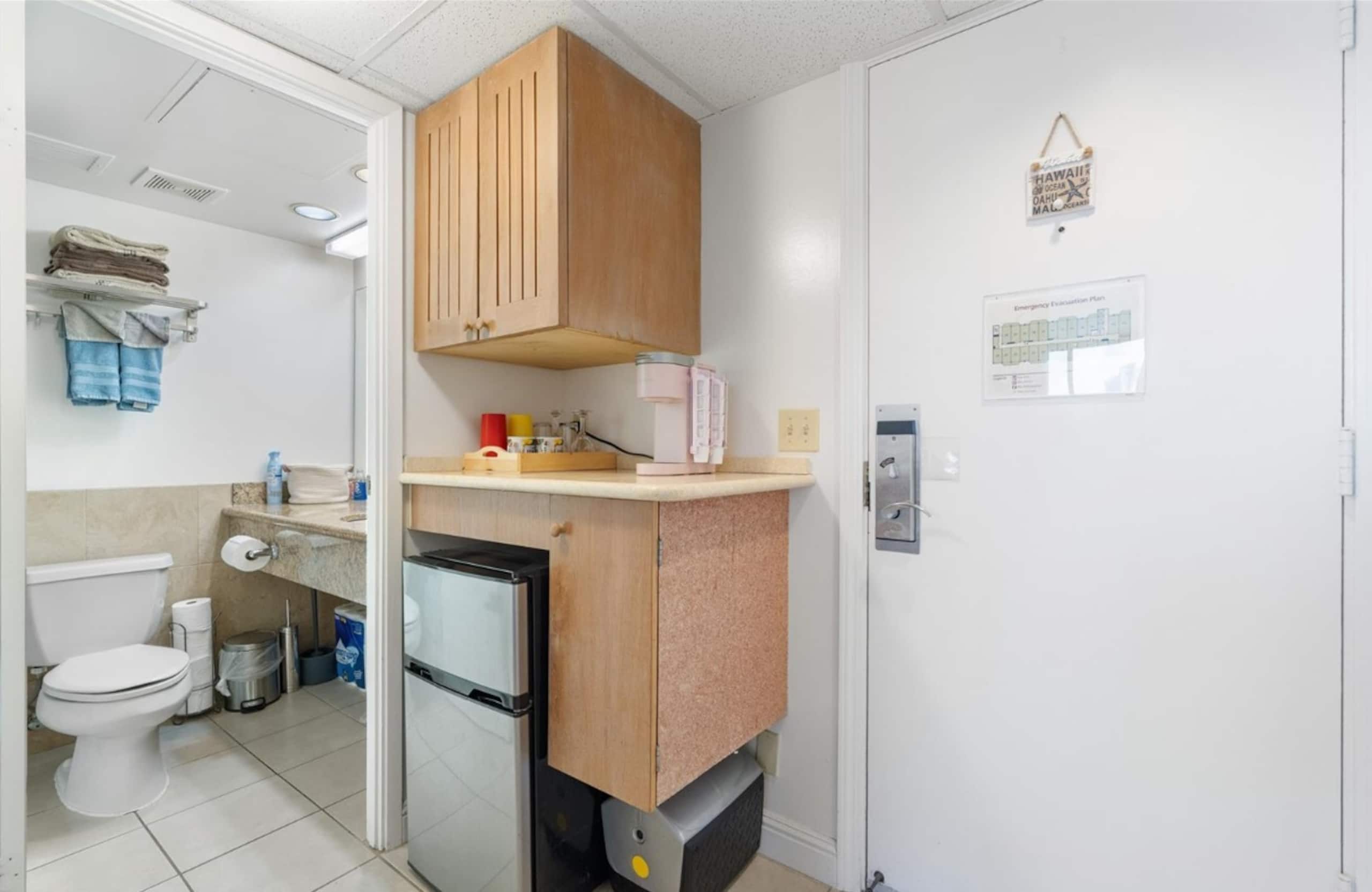 Waikiki Studio w/ Parking | City & Partial Ocean - Image 2