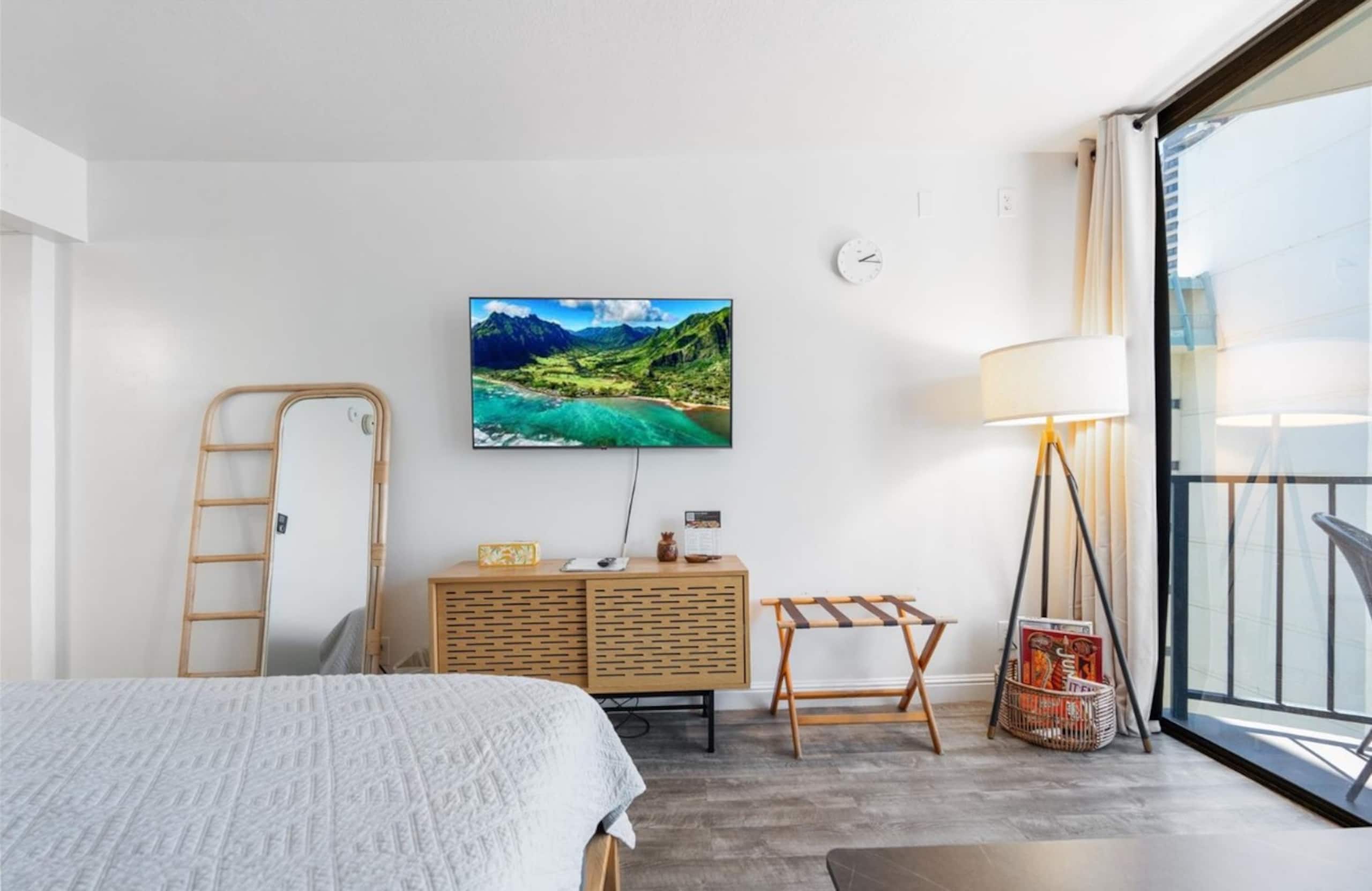 Waikiki Studio w/ Parking | City & Partial Ocean - Image 15