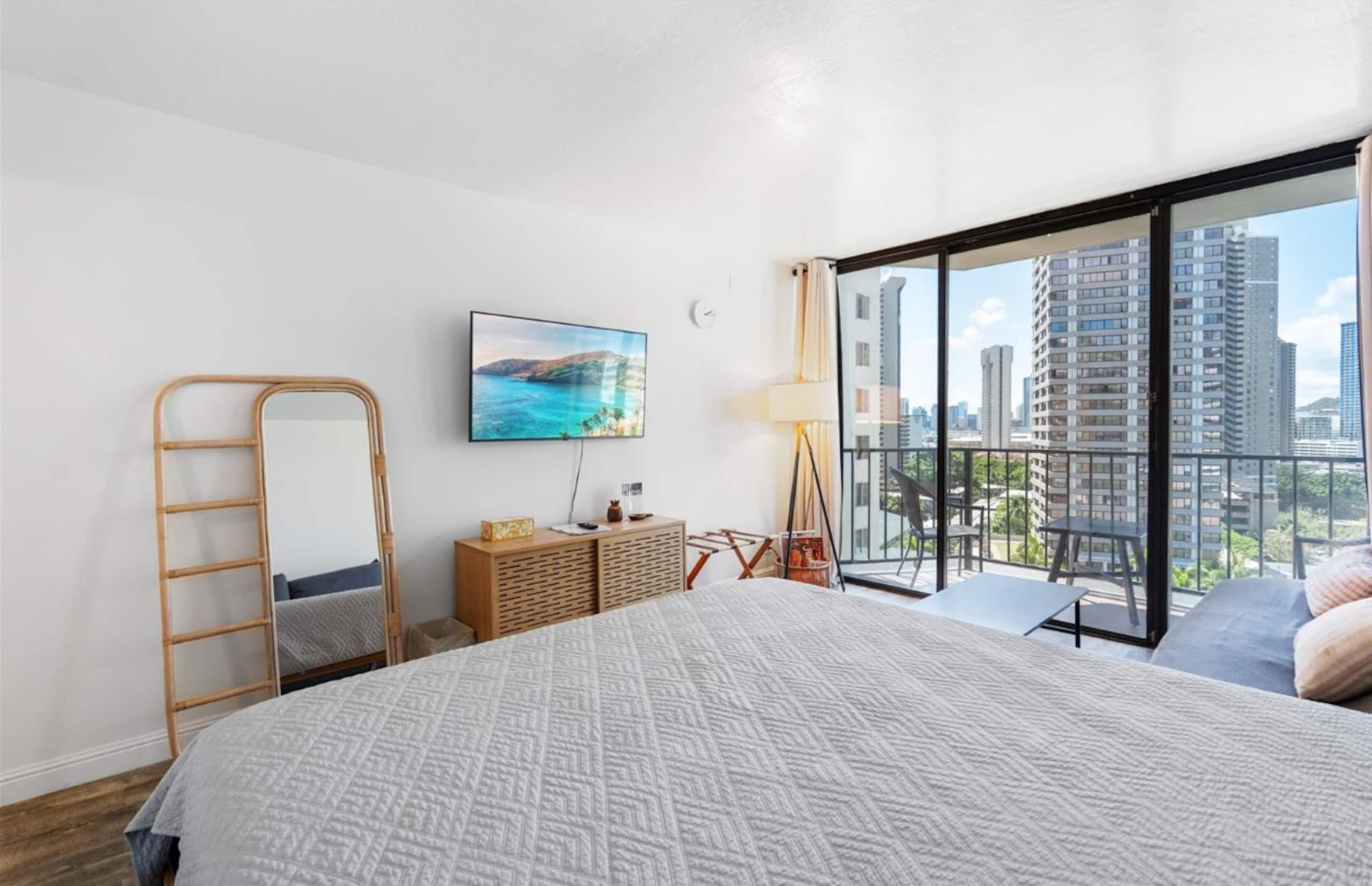 Waikiki Studio w/ Parking | City & Partial Ocean - Image 14