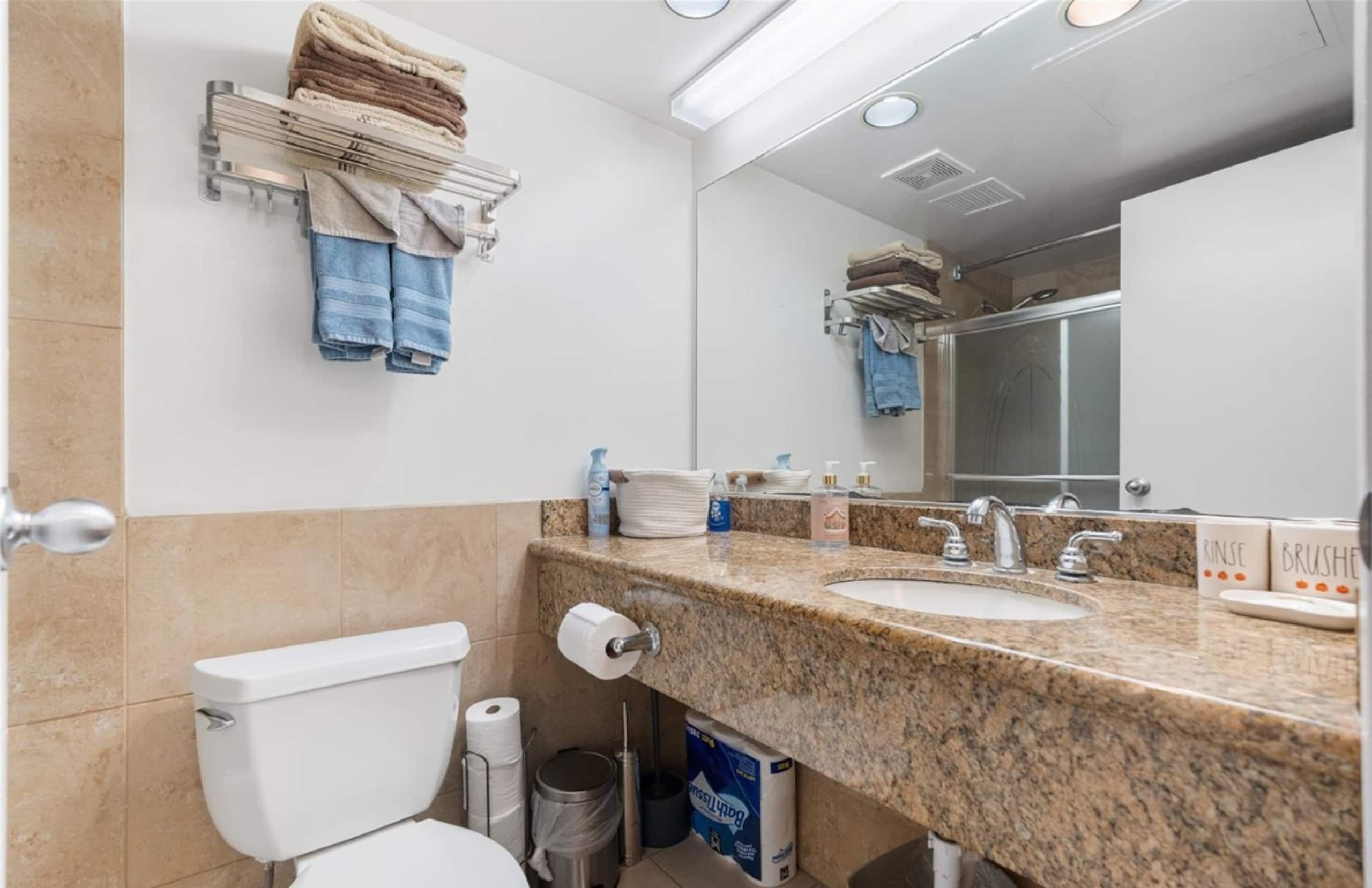 Waikiki Studio w/ Parking | City & Partial Ocean - Image 3