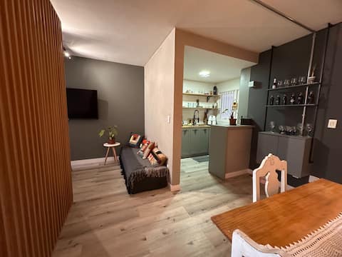 Imóvel de sucesso: Beautiful Garden Apartment in Cidade Baixa em Cidade Baixa
