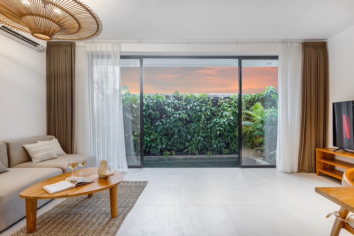 Townhouse in Seminyak · ★5.0 · 2 bedrooms · 2.5 private baths, comparable Airbnb