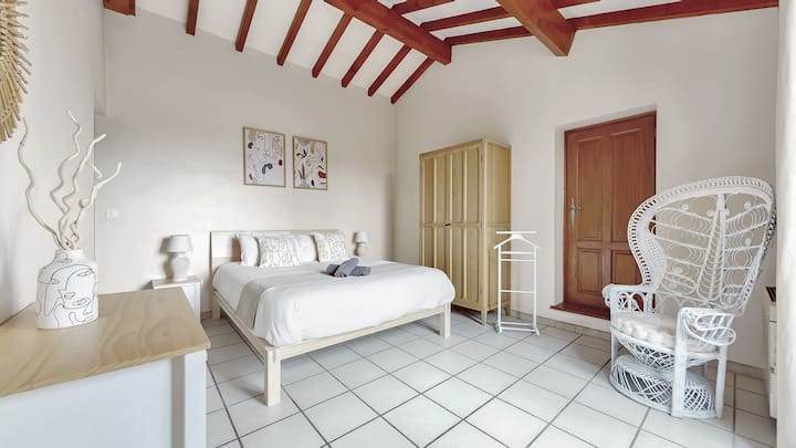 1 CAMA QUEEN DE 160 X 200
