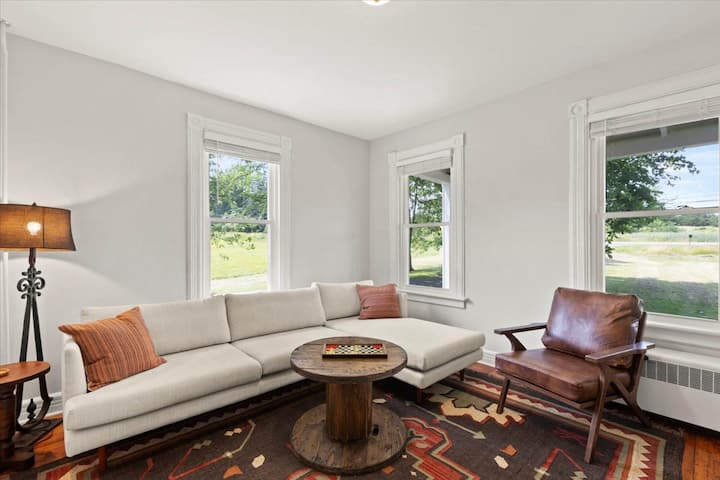 Charming Hudson Farmhouse W/ Fire Pit - Hudson, NY