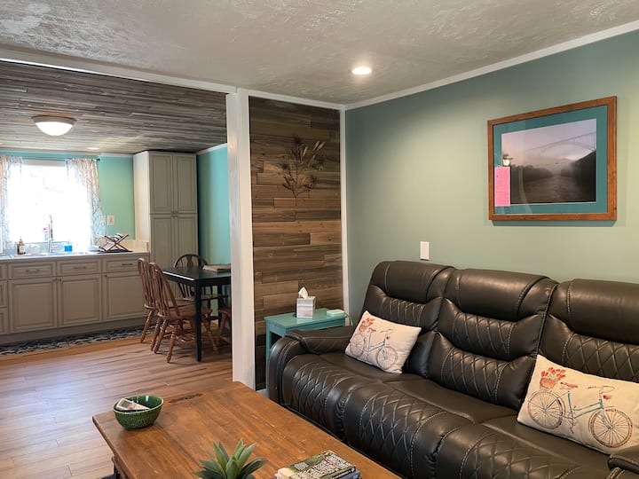Rustic Cozy Cabin Near Nrg - Hawks Nest State Park, Ansted