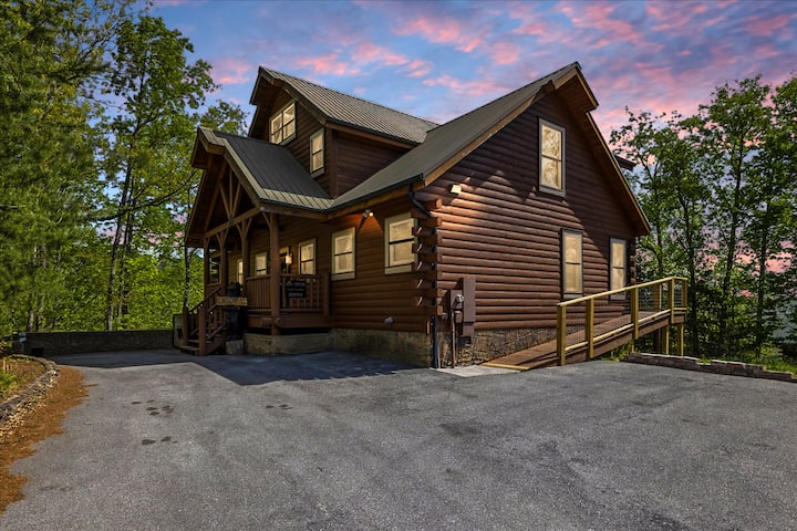 Fire Pit + King Beds + Views + Near Dollywood - Townsend, TN