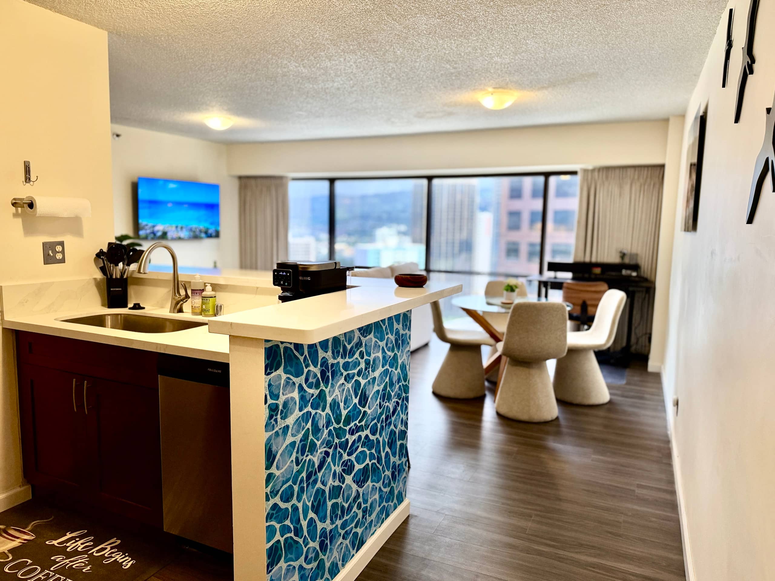 Honolulu Ocean/Mountain View Stay-Parking/Laundry - Image 10
