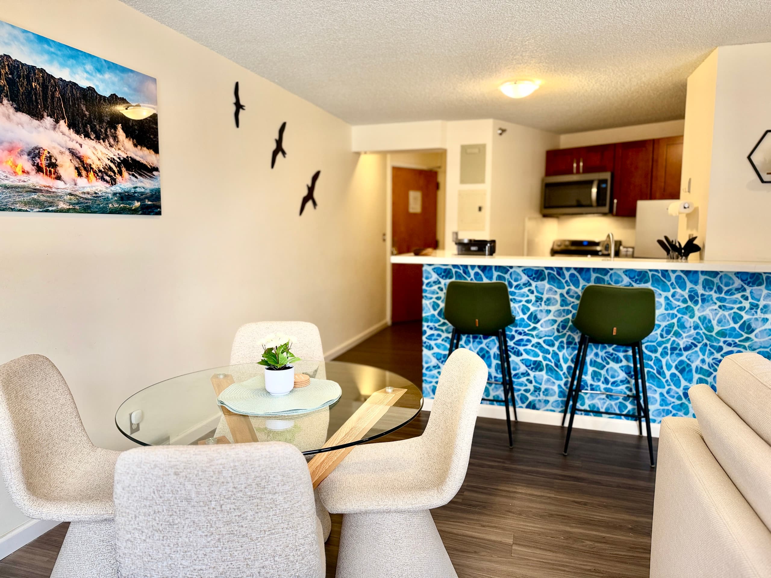 Honolulu Ocean/Mountain View Stay-Parking/Laundry - Image 25