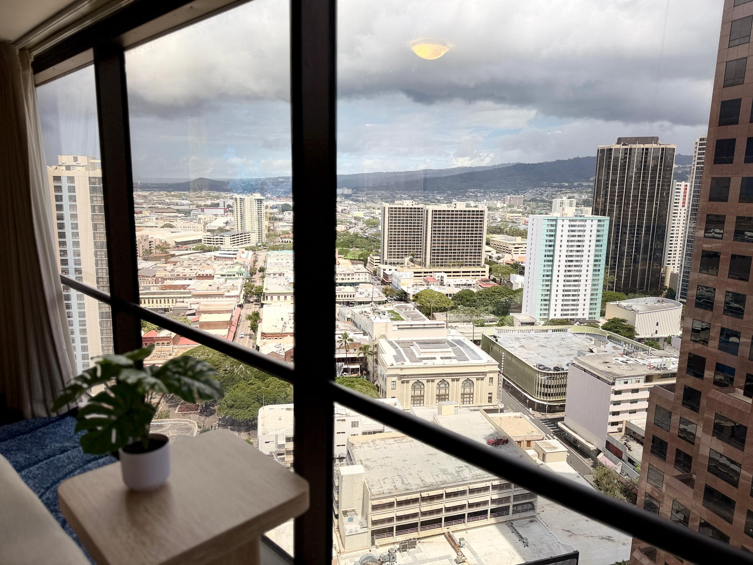 Honolulu Ocean/Mountain View Stay-Parking/Laundry - Image 3