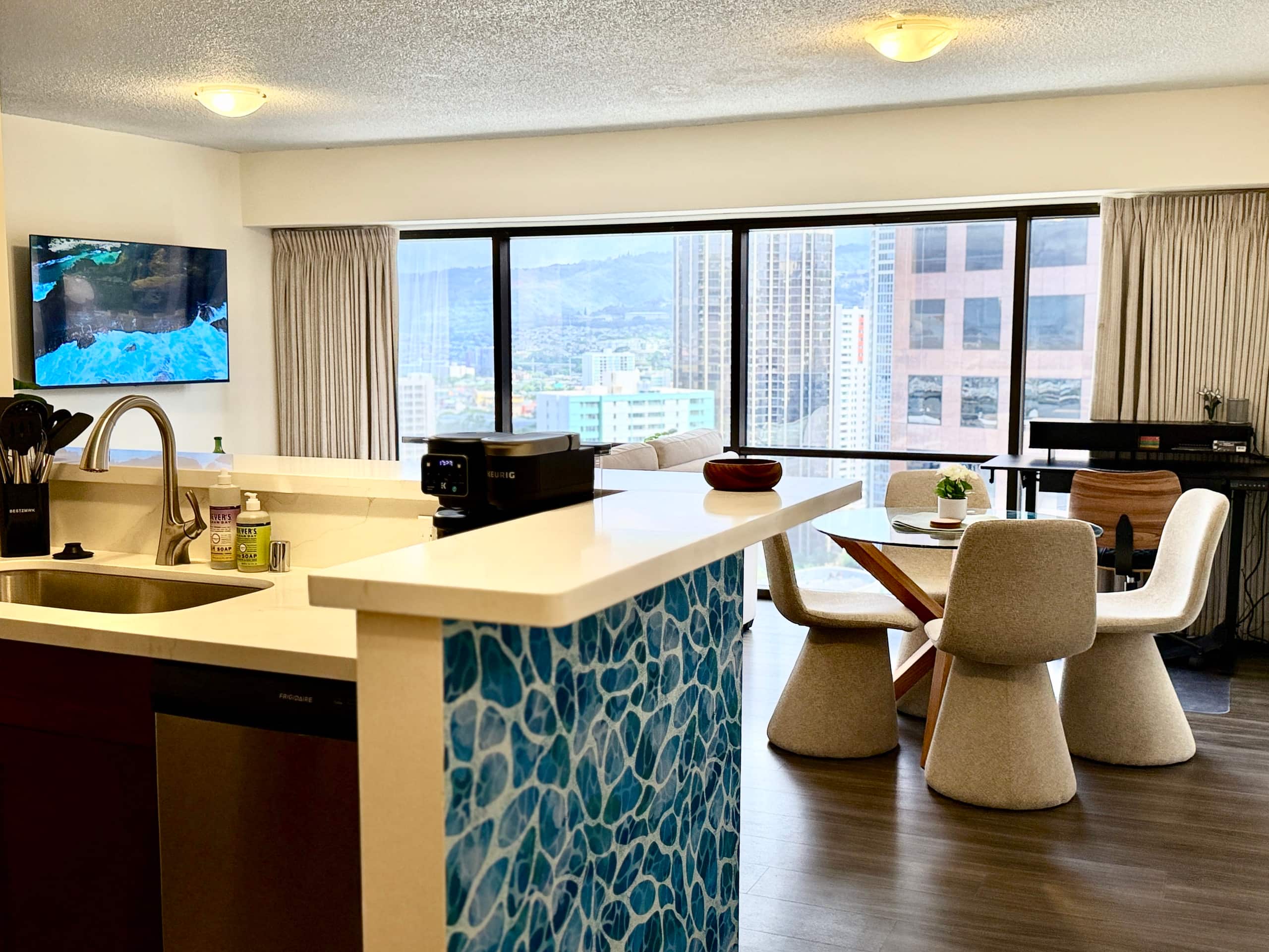 Honolulu Ocean/Mountain View Stay-Parking/Laundry - Image 22
