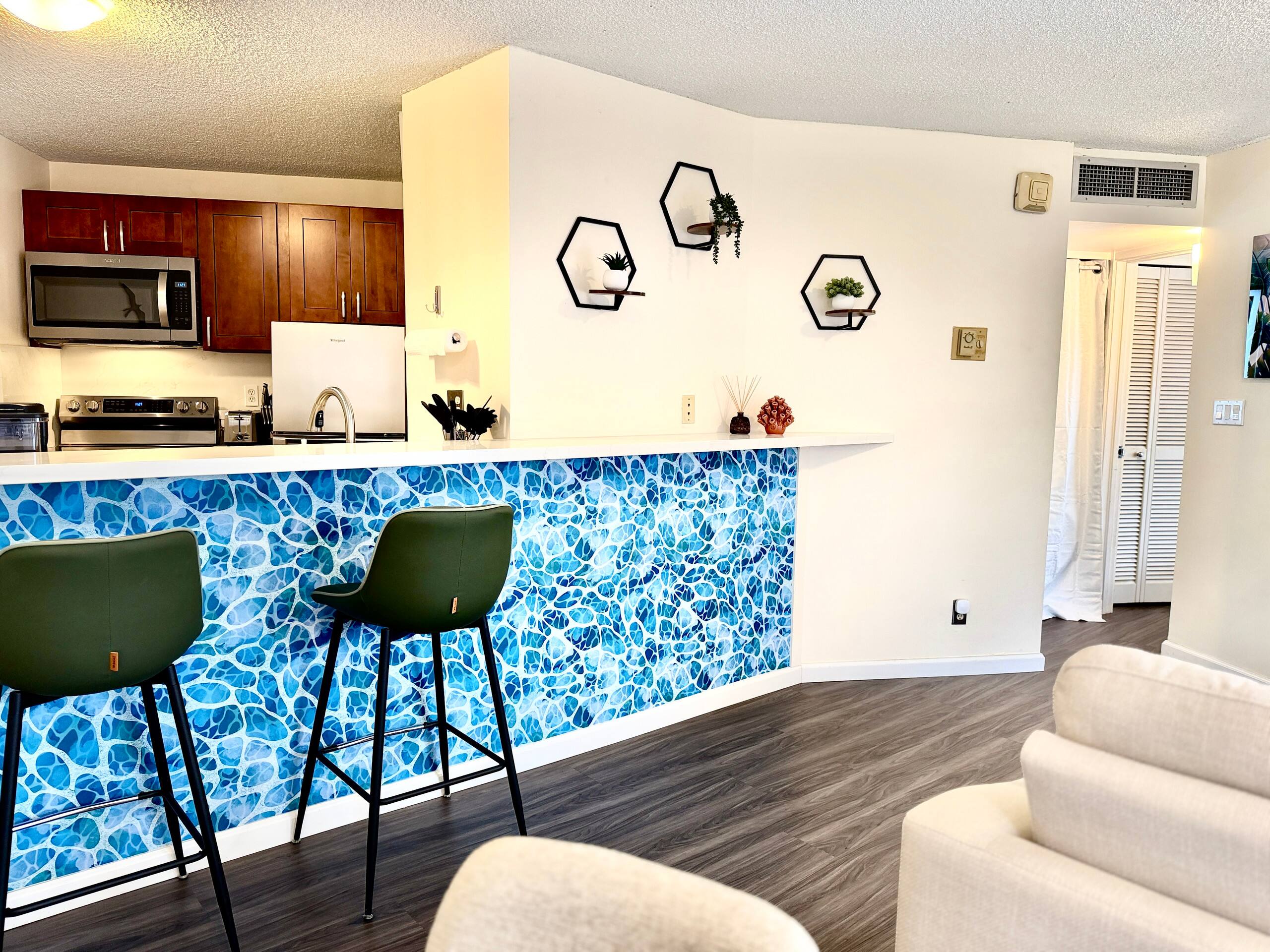 Honolulu Ocean/Mountain View Stay-Parking/Laundry - Image 23