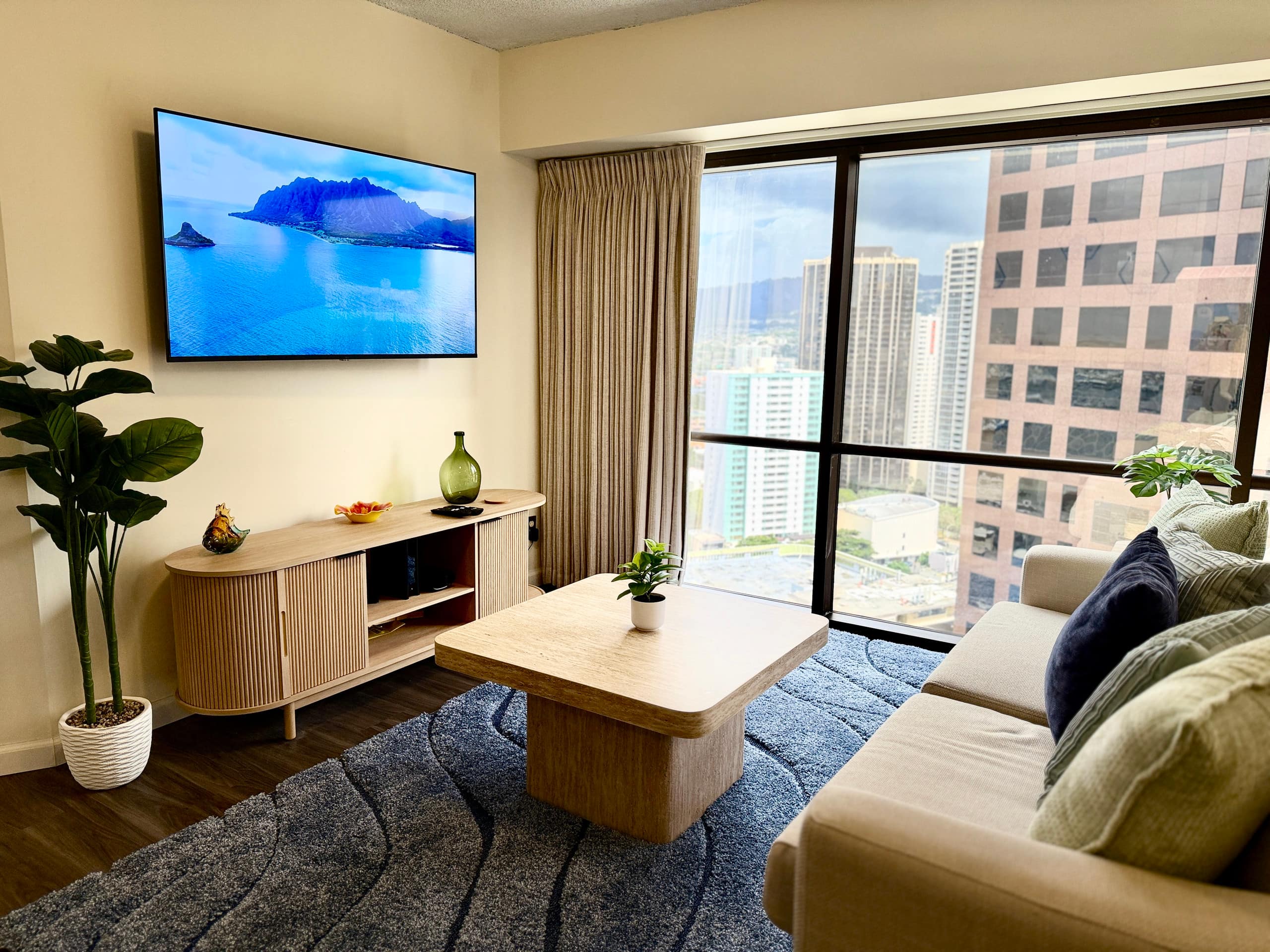 Honolulu Ocean/Mountain View Stay-Parking/Laundry - Image 4