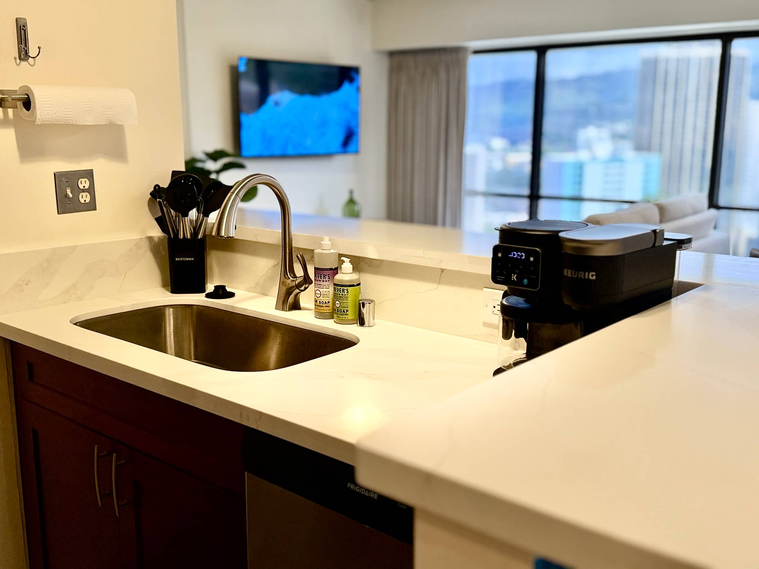 Honolulu Ocean/Mountain View Stay-Parking/Laundry - Image 11