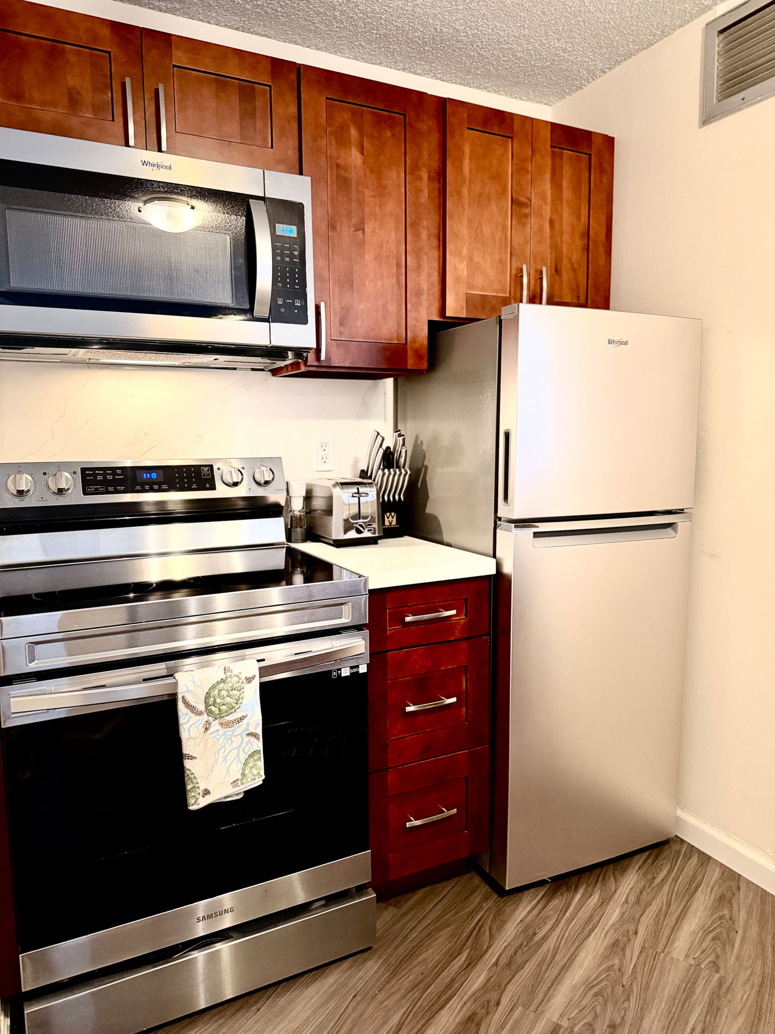 Honolulu Ocean/Mountain View Stay-Parking/Laundry - Image 12