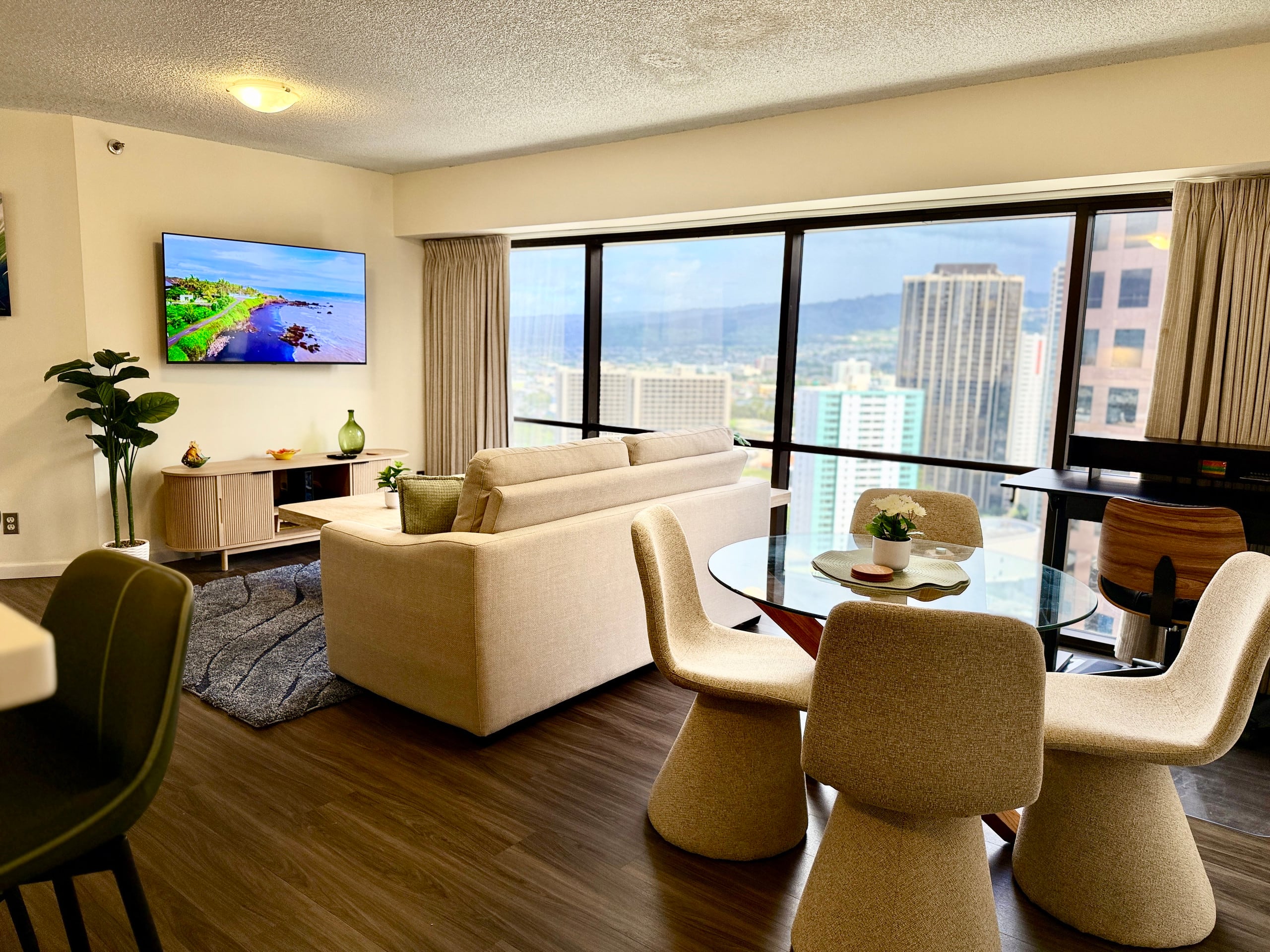 Honolulu Ocean/Mountain View Stay-Parking/Laundry - Image 2