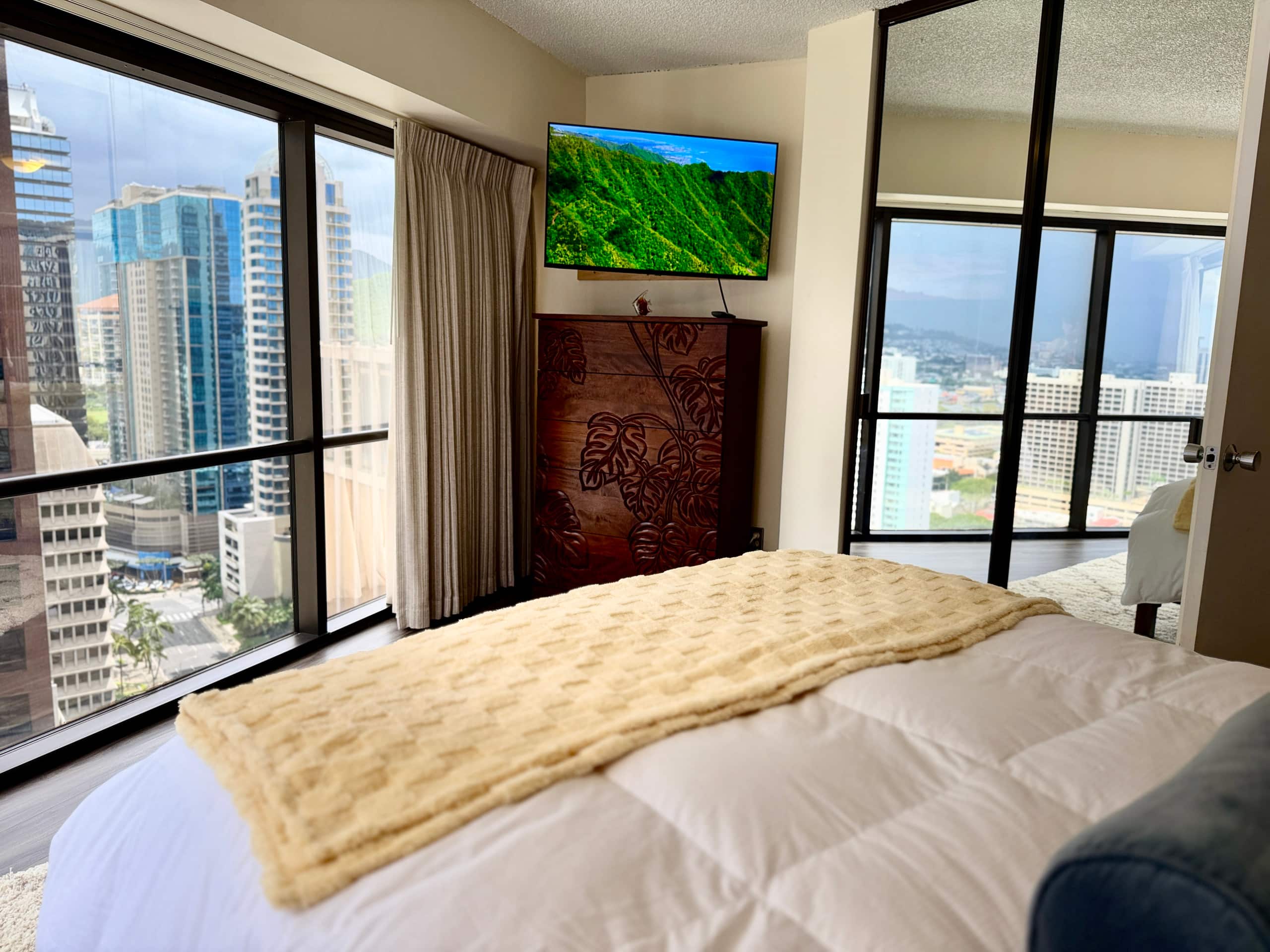 Honolulu Ocean/Mountain View Stay-Parking/Laundry - Image 36