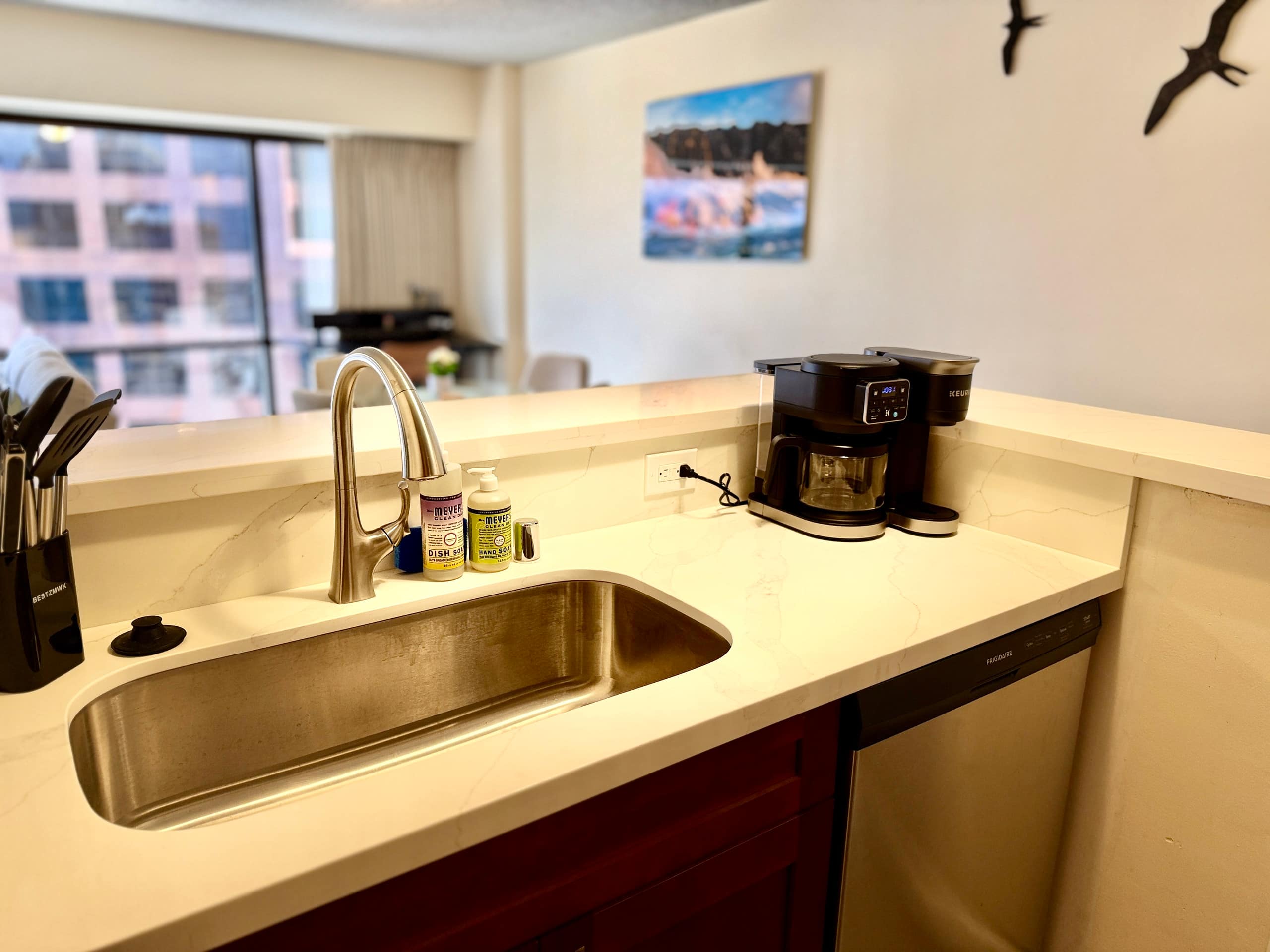Honolulu Ocean/Mountain View Stay-Parking/Laundry - Image 19