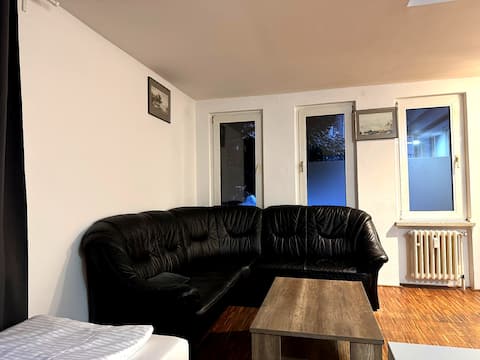 Beliebte Airbnb-Anzeige: Quiet Courtyard Loft near Volksgarten – 65m² in Oberbilk