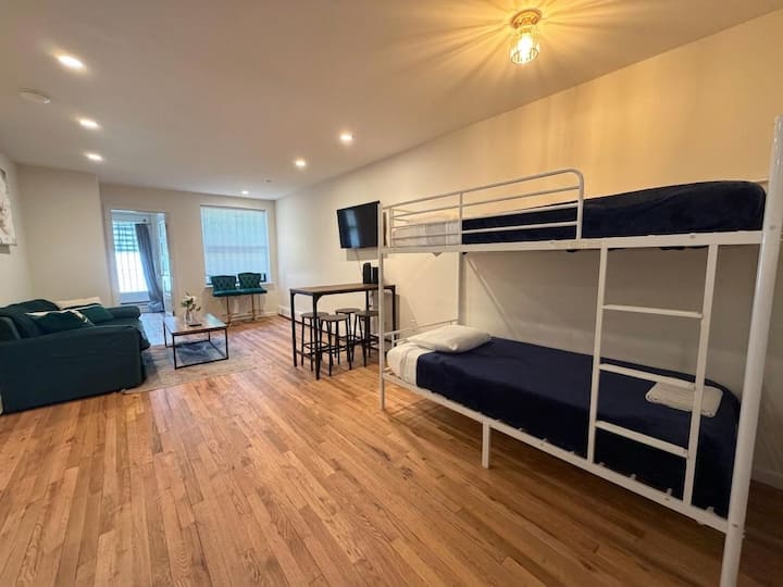 Large 2br Midtown Apartment Walk To Times Square - Nowy Jork, NY