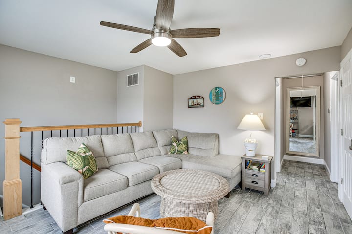 Lighthouse Lookout | 2 Bd Upper Condo Near Beach - Brigantine, NJ