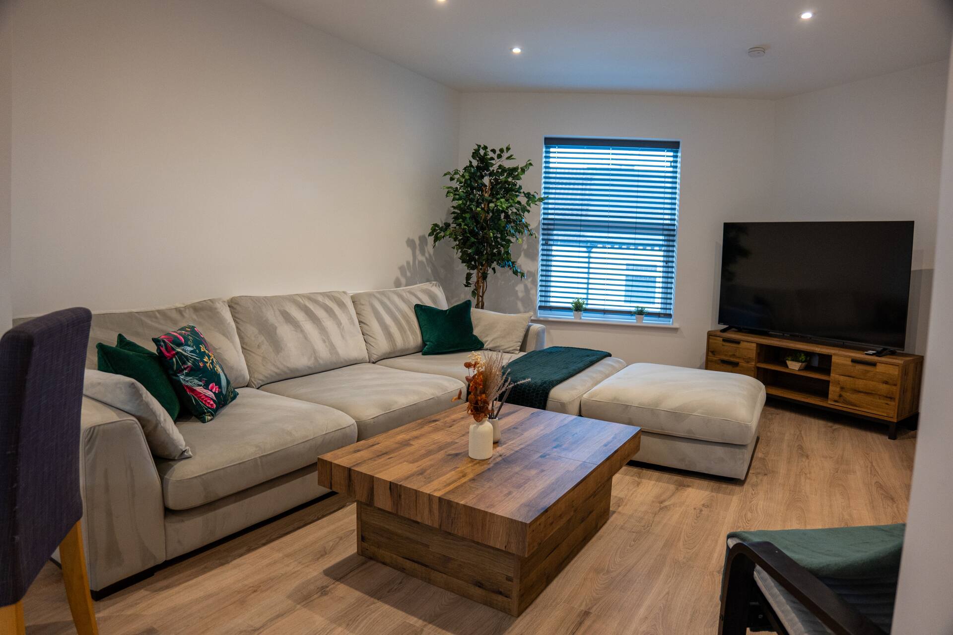 Contractor Accommodation- 5 Beds - Free Parking