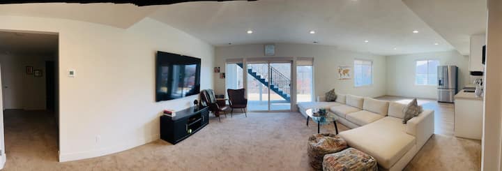 Mountain View 4br Retreat • 2ba • Entire Floor - West Jordan, UT