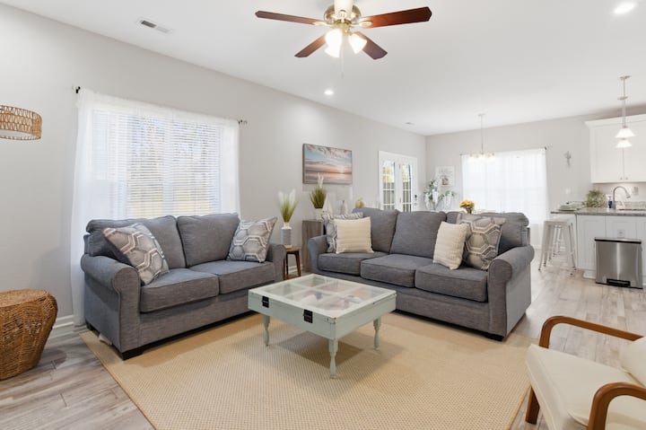4br Sleeps 12 W/ Game Room | Minutes From Beach - Norfolk, VA