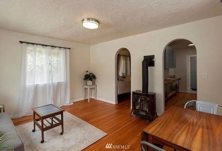 Navy Yard City Cottage Cabin - ブレマートン, WA