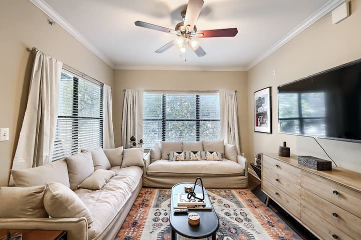 Spacious 4bd Condo Near Campus - 오스틴