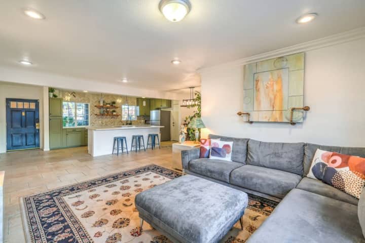 Chic Downton Vegas 3 Br Cottage With A Pool! - Las Vegas, NV