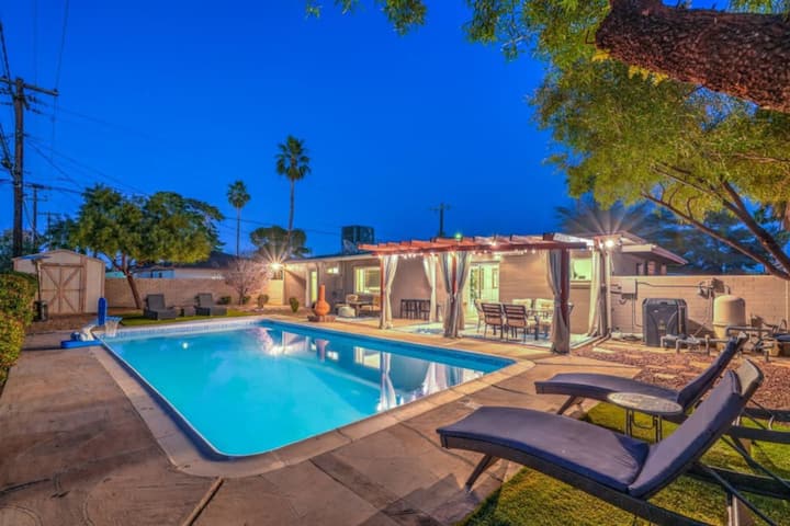 Chic Downton Vegas 3 Br Cottage With A Pool! - Las Vegas, NV