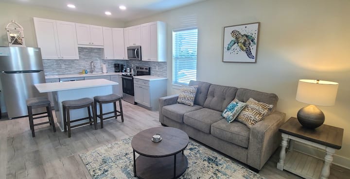 New, Cozy, Spacious & Stylish 1br For Couples Pcb - Panama City, FL