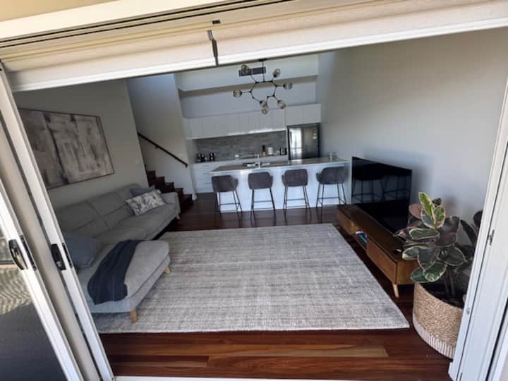 Marks Point Waterfront Retreat - Newcastle