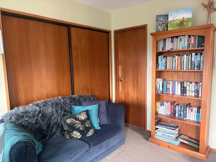 Readers' Retreat: Books, Breakfast, Coastal Trail - Westport